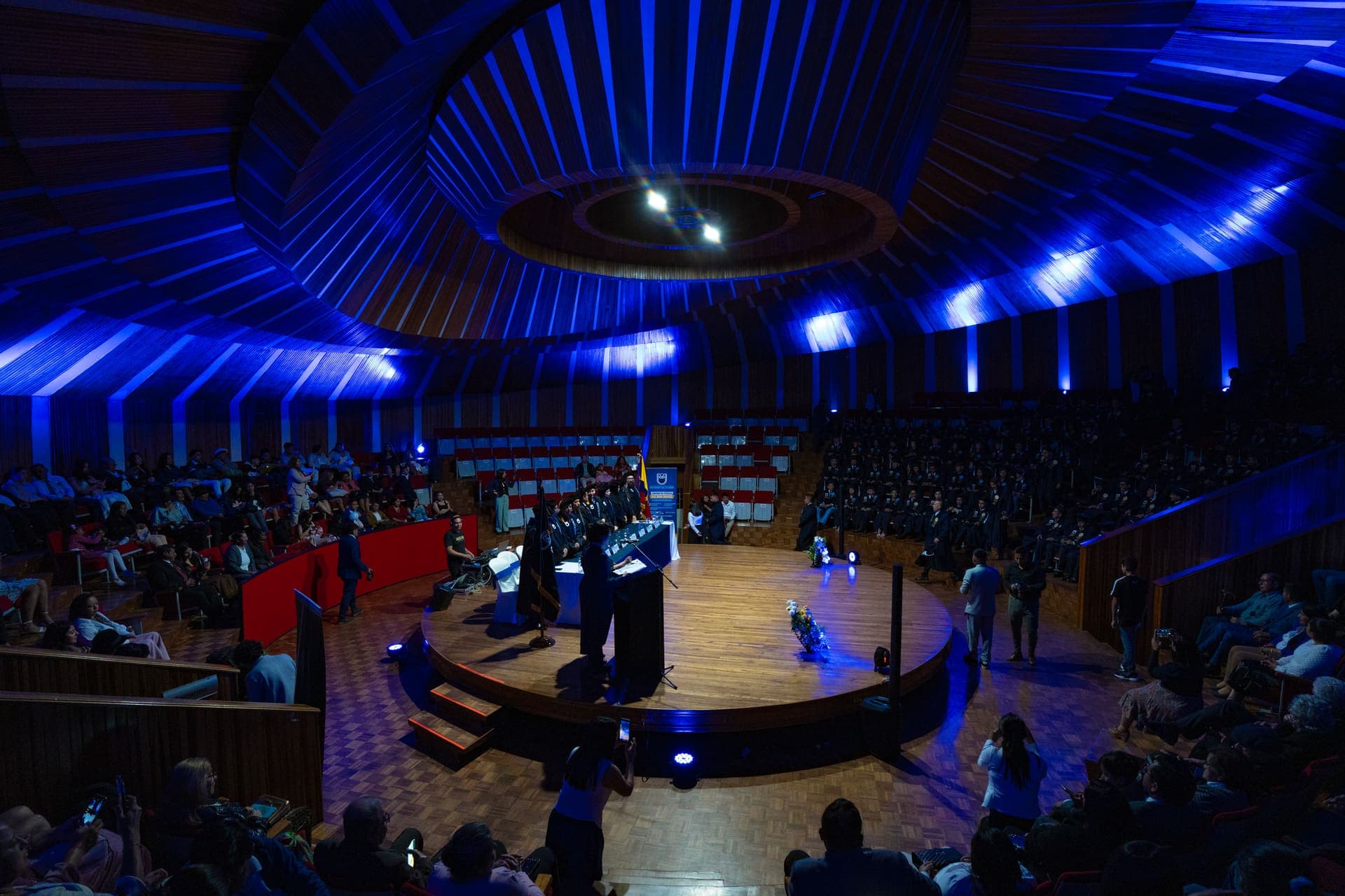 Politécnica del Ecuador — Conferencia institucional